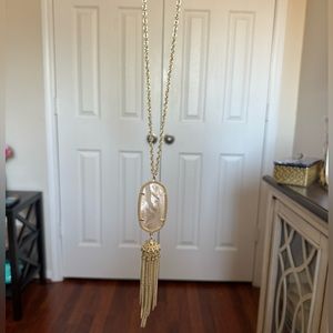 Kendra Scott Rayne Necklace in Ivory Mother of Pearl